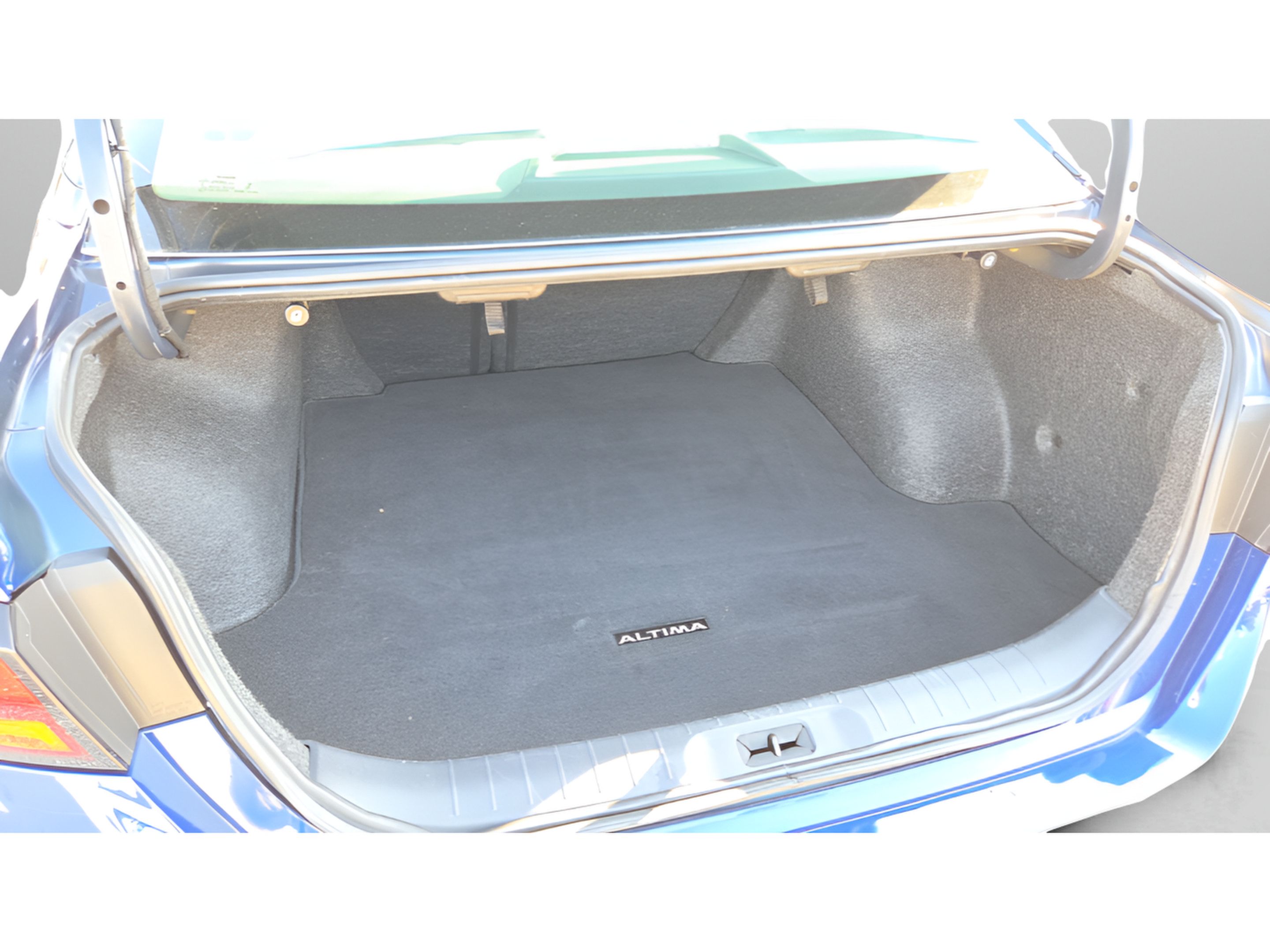 Used 2024 Nissan Altima 2.5 SR FWD image 13