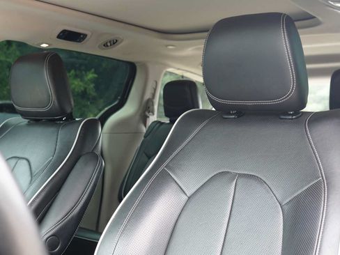 Used 2022 Chrysler Pacifica Limited FWD image 10