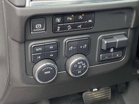 Certified 2025 Chevrolet Suburban Z71 w/ Comfort Package image 9