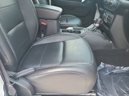 Used 2020 Jeep Wrangler Unlimited Sahara AWD/4WD image 19