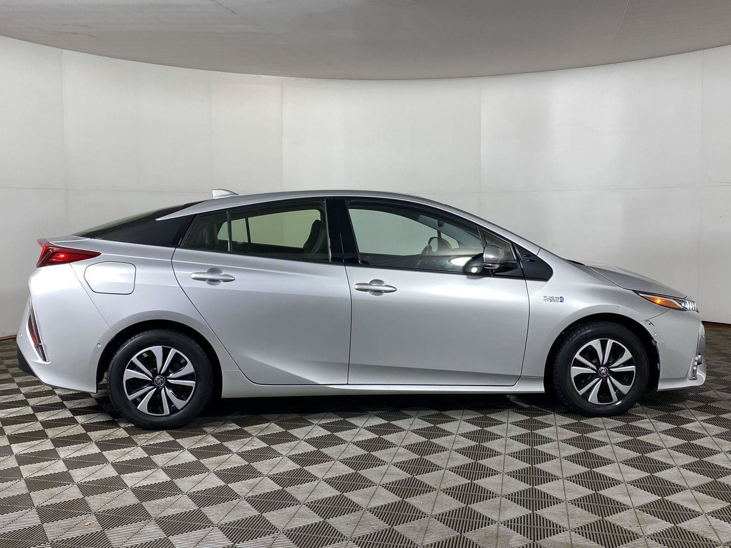 Used 2017 Toyota Prius Prime Advanced FWD image 7