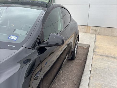 Used 2024 Tesla Model Y Long Range image 7