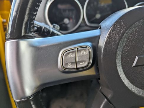 Used 2004 Chevrolet SSR w/ Preferred Equipment Group RWD image 37
