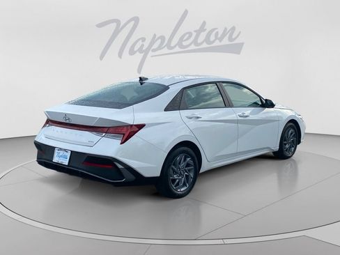 Used 2026 Hyundai Elantra Hybrid FWD image 6