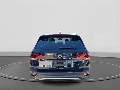 Certified 2023 Volkswagen Taos SE w/ Panoramic Sunroof Package