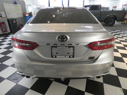 Used 2022 Toyota Camry XSE image 5
