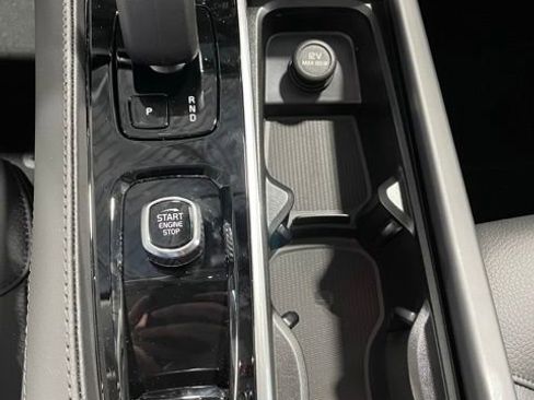 Used 2025 Volvo XC90 T8 Plus image 18