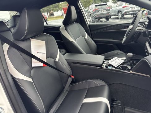 New 2025 Toyota Camry SE w/ Convenience Package image 32