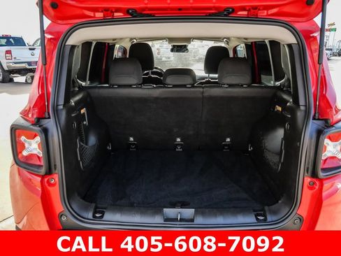 Used 2017 Jeep Renegade Latitude FWD image 11
