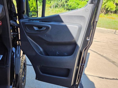 Used 2020 Mercedes-Benz Sprinter 2500 image 19