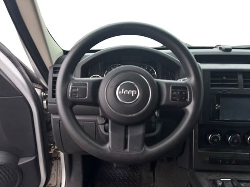 Used 2011 Jeep Liberty Sport image 12