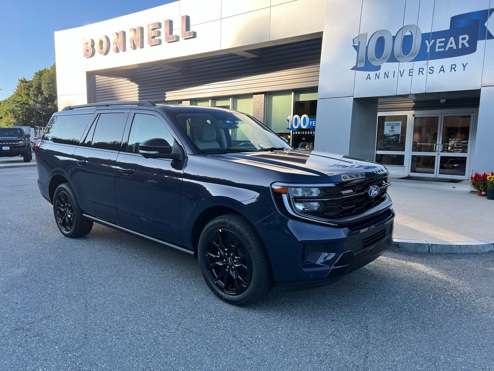 New 2027 Ford Expedition Max Platinum AWD/4WD image 1