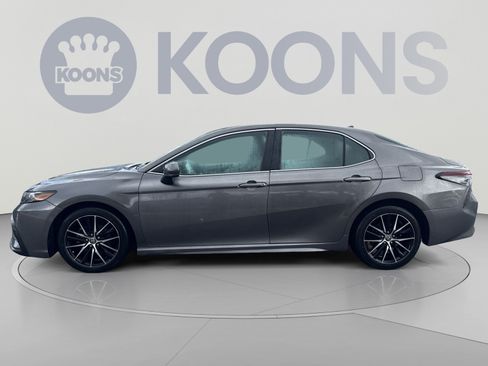 Used 2021 Toyota Camry SE FWD image 2