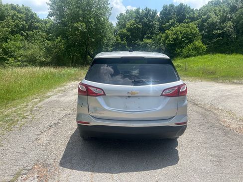 Used 2021 Chevrolet Equinox LS FWD image 4