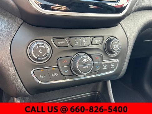 Used 2019 Jeep Cherokee Limited AWD/4WD image 19