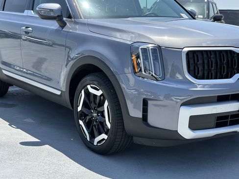 Used 2025 Kia Telluride EX FWD image 11