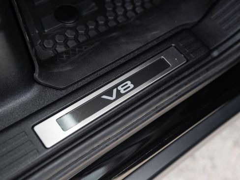 Used 2024 Land Rover Defender 110 V8 AWD/4WD image 52