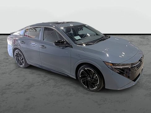 New 2026 Nissan Sentra SR FWD image 5