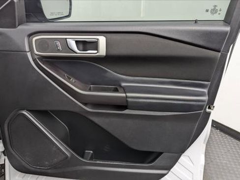 Used 2020 Ford Explorer XLT image 21