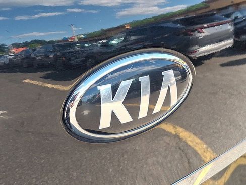 Used 2018 Kia Sedona EX FWD image 29
