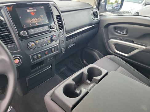 Used 2023 Nissan Titan SV image 31