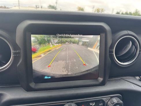 Used 2022 Jeep Wrangler Unlimited Sahara w/ Cold Weather Group image 15