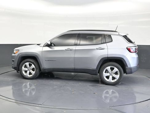 Used 2018 Jeep Compass Latitude w/ Popular Equipment Group AWD/4WD image 2