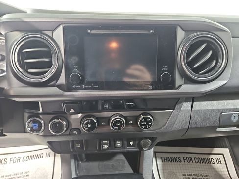 Used 2018 Toyota Tacoma TRD Off-Road image 18