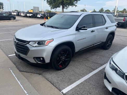 Used 2019 Chevrolet Traverse Premier w/ Redline Edition AWD/4WD image 2