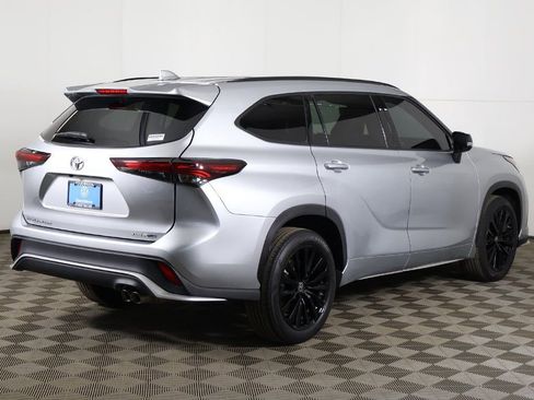 Used 2024 Toyota Highlander XSE image 11