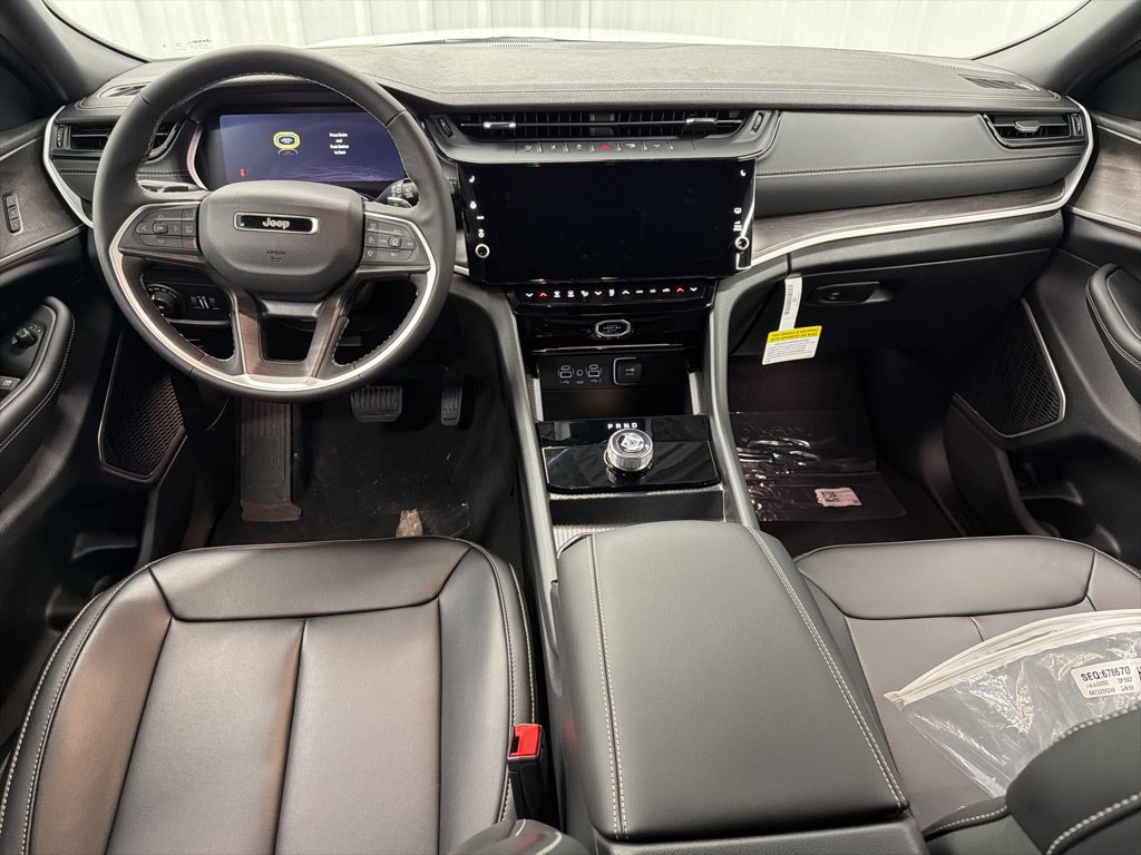 New 2026 Jeep Grand Cherokee Limited RWD image 14