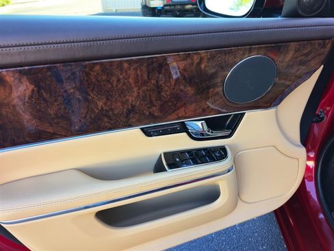 Used 2012 Jaguar XJ RWD image 13