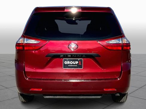 Used 2018 Toyota Sienna L image 5