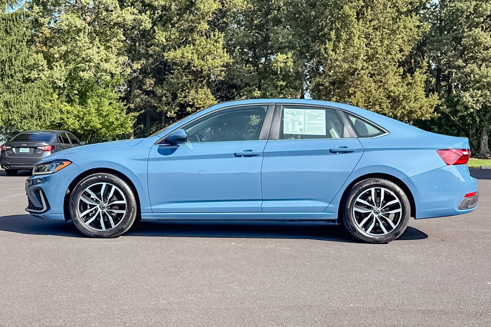 Used 2025 Volkswagen Jetta SE FWD image 8