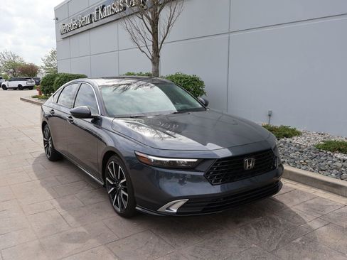 Used 2023 Honda Accord Touring image 1