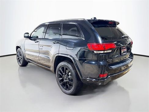 Used 2017 Jeep Grand Cherokee Altitude image 9