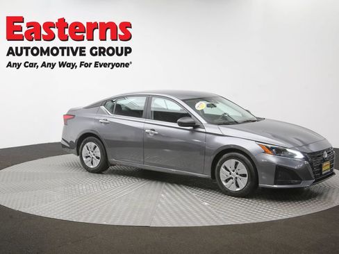 Used 2024 Nissan Altima 2.5 S FWD image 43