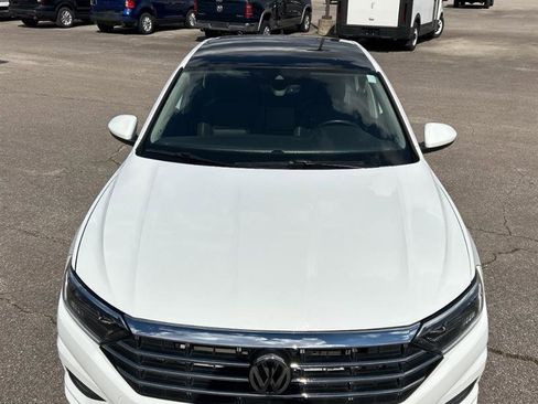 Used 2019 Volkswagen Jetta SEL w/ Cold Weather Package FWD image 5