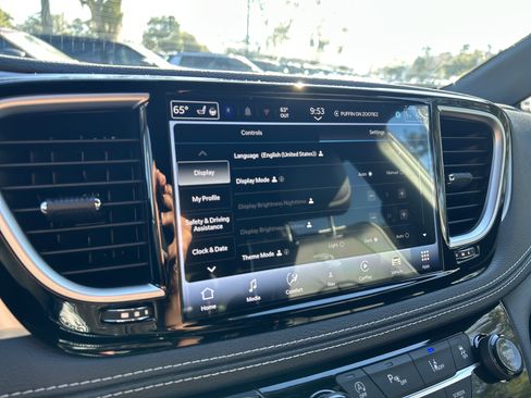 New 2026 Chrysler Pacifica Limited image 52