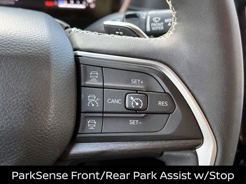 Used 2023 Jeep Grand Cherokee L Limited w/ Luxury Tech Group II image 27