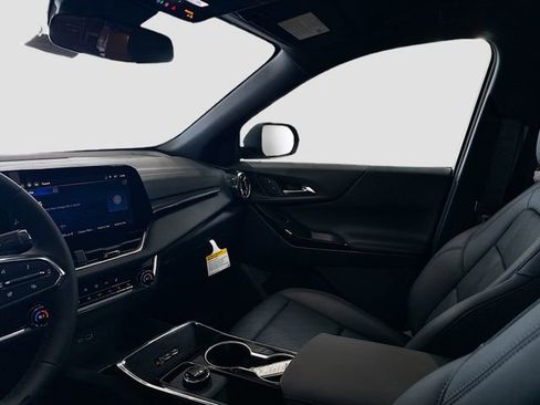 New 2026 Chevrolet Equinox LT w/ Convenience Package II image 24