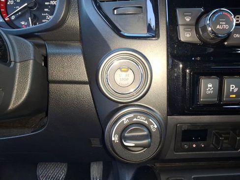 Used 2021 Nissan Titan PRO-4X w/ Pro-4x Convenience Package AWD/4WD image 19