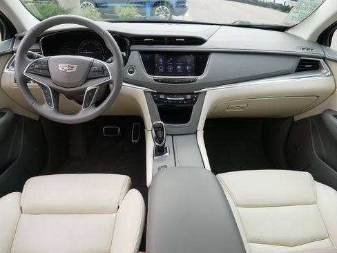 Used 2017 Cadillac XT5 Premium Luxury AWD/4WD image 10