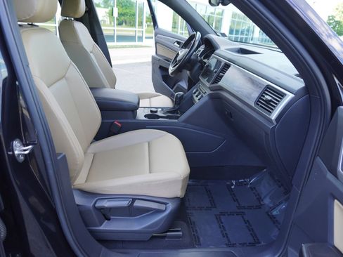Used 2020 Volkswagen Atlas Cross Sport SE w/ Panoramic Sunroof Package AWD/4WD image 10