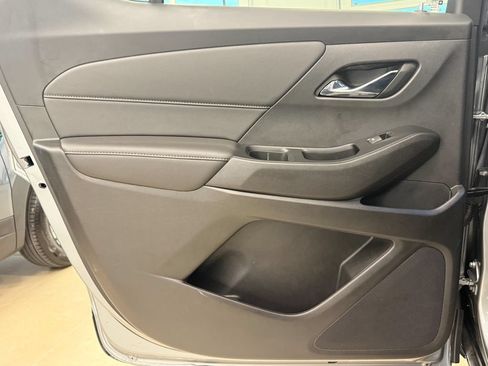 Used 2023 Chevrolet Traverse LT FWD image 31
