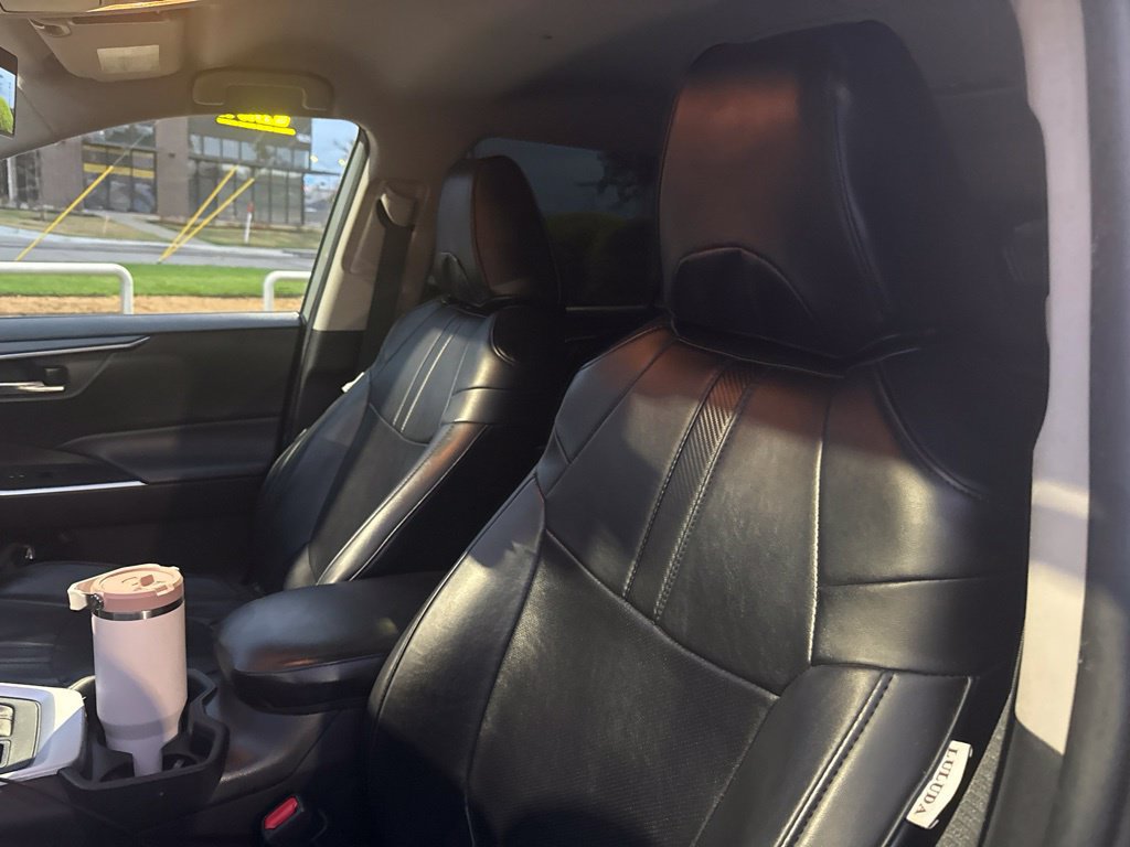 Used 2021 Toyota RAV4 XLE FWD image 6
