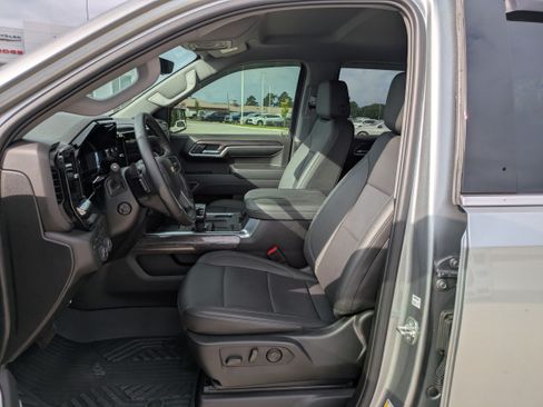 Used 2025 Chevrolet Silverado 1500 LTZ AWD/4WD image 11