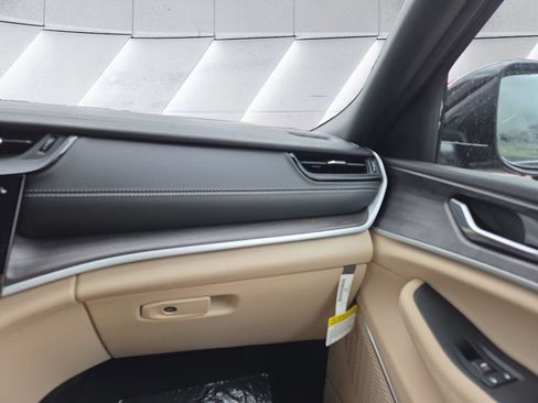 New 2026 Jeep Grand Cherokee Limited AWD/4WD image 10