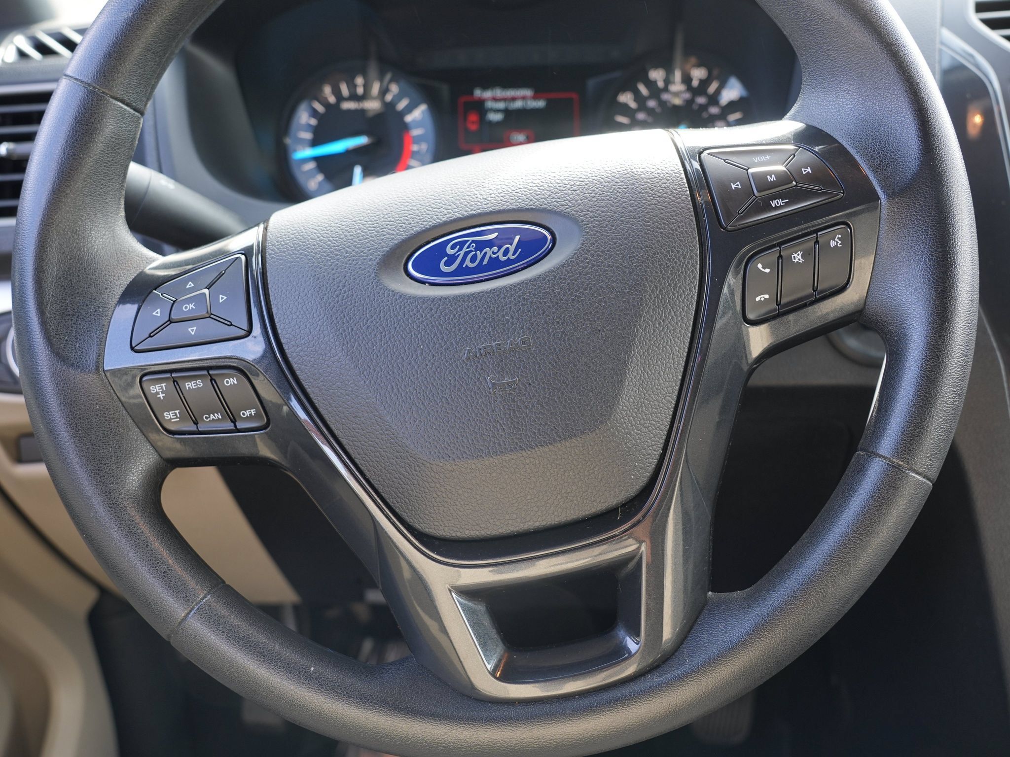 Used 2018 Ford Explorer 4WD w/ Class II Trailer Tow Package image 24