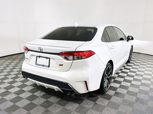 Used 2022 Toyota Corolla SE image 3